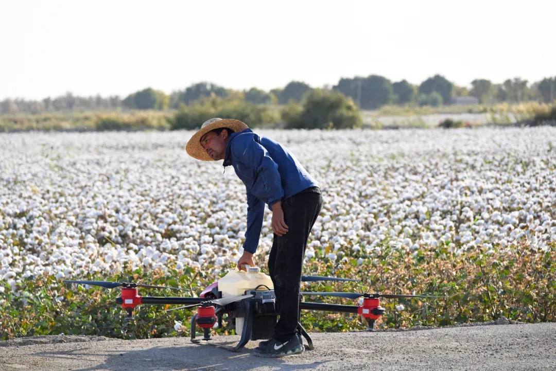 無人機_無人車_新疆棉花_高科技農(nóng)業(yè)_數(shù)據(jù)猿-1