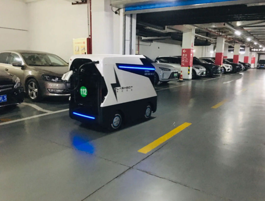 公益案例展_蠶叢機器人_閃電寶-2