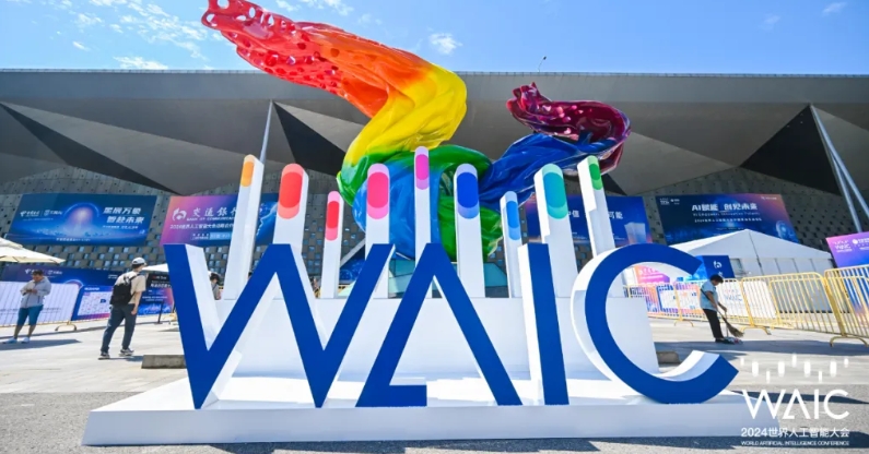 WAIC 2024揭秘：當(dāng)AI走出科幻小說(shuō)，大模型青年如何改寫(xiě)未來(lái)規(guī)則？