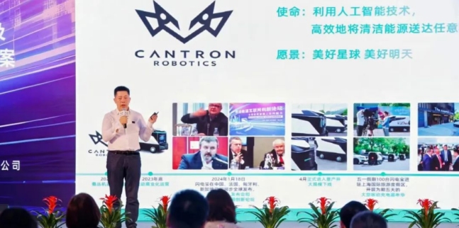 智慧能源行天下 能動(dòng)未來促共享——蠶叢機(jī)器人在世界人工智能大會(huì)發(fā)布新產(chǎn)品及五大移動(dòng)能源組網(wǎng)方案